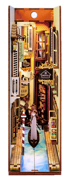 Book Nook-Travel in Venice