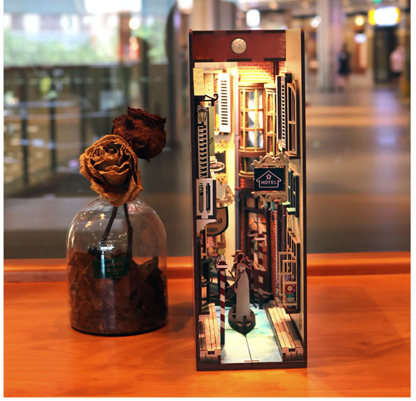 Book Nook-Travel in Venice