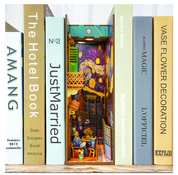 Book Nook- Vincent's World