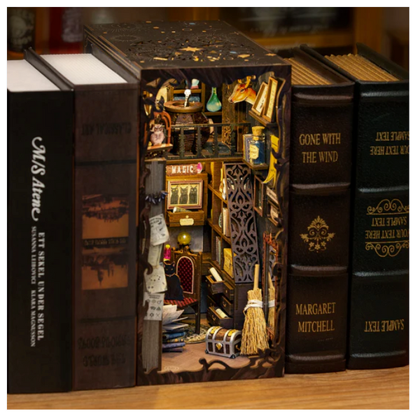 Book Nook- Magic Pharmacist
