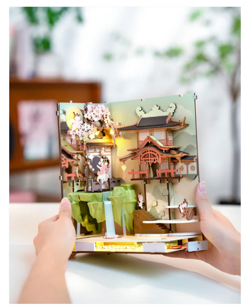 Book Nook-Falling Sakura