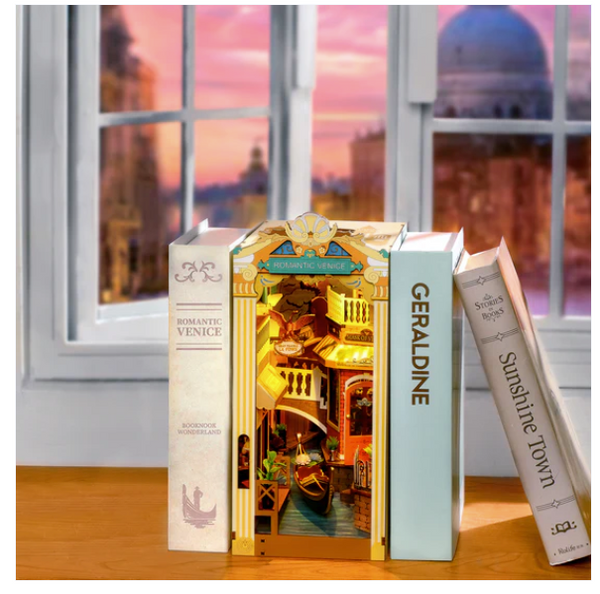 Book Nook-Romantic Venice