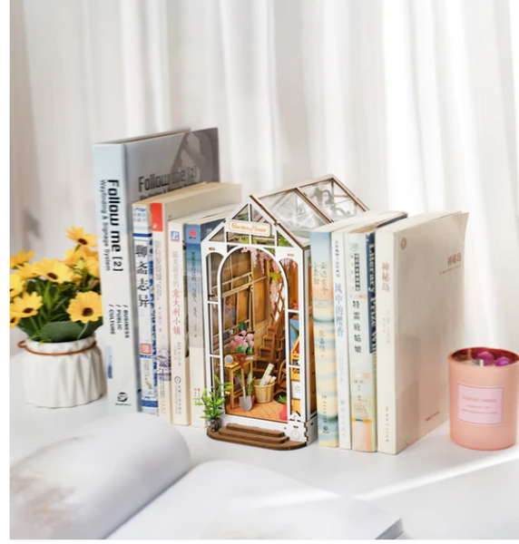 Book Nook-Garden House